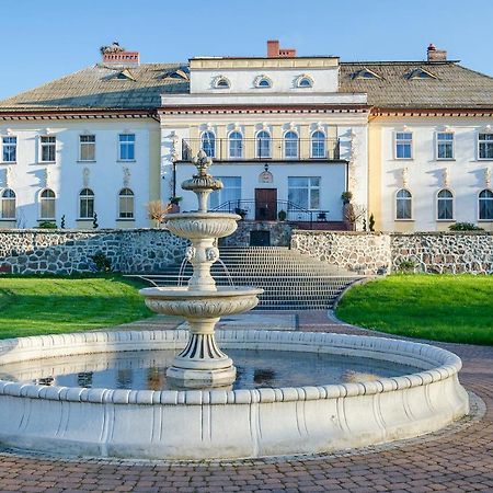 Palac Pod Bocianim Gniazdem Runowo  Buitenkant foto